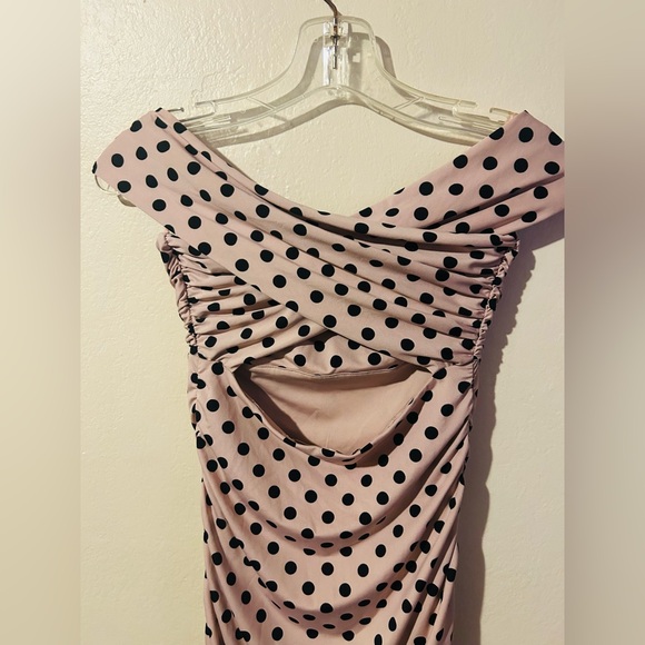 Guess? Pale Pink & Black Polka Dotted Off-Shoulder Criss-Cross Backed Mini Dress - Picture 4 of 7
